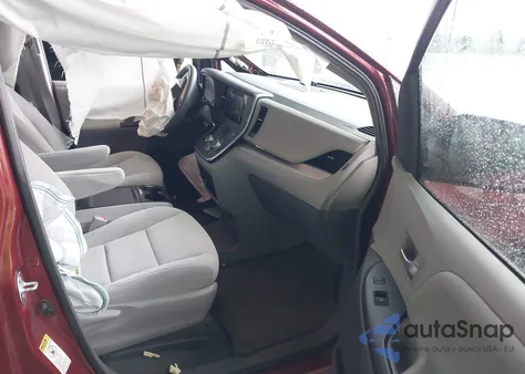 2016 Toyota Sienna Le z USA, uszkodzony, nr VIN 5TDKK3DC0GS760526